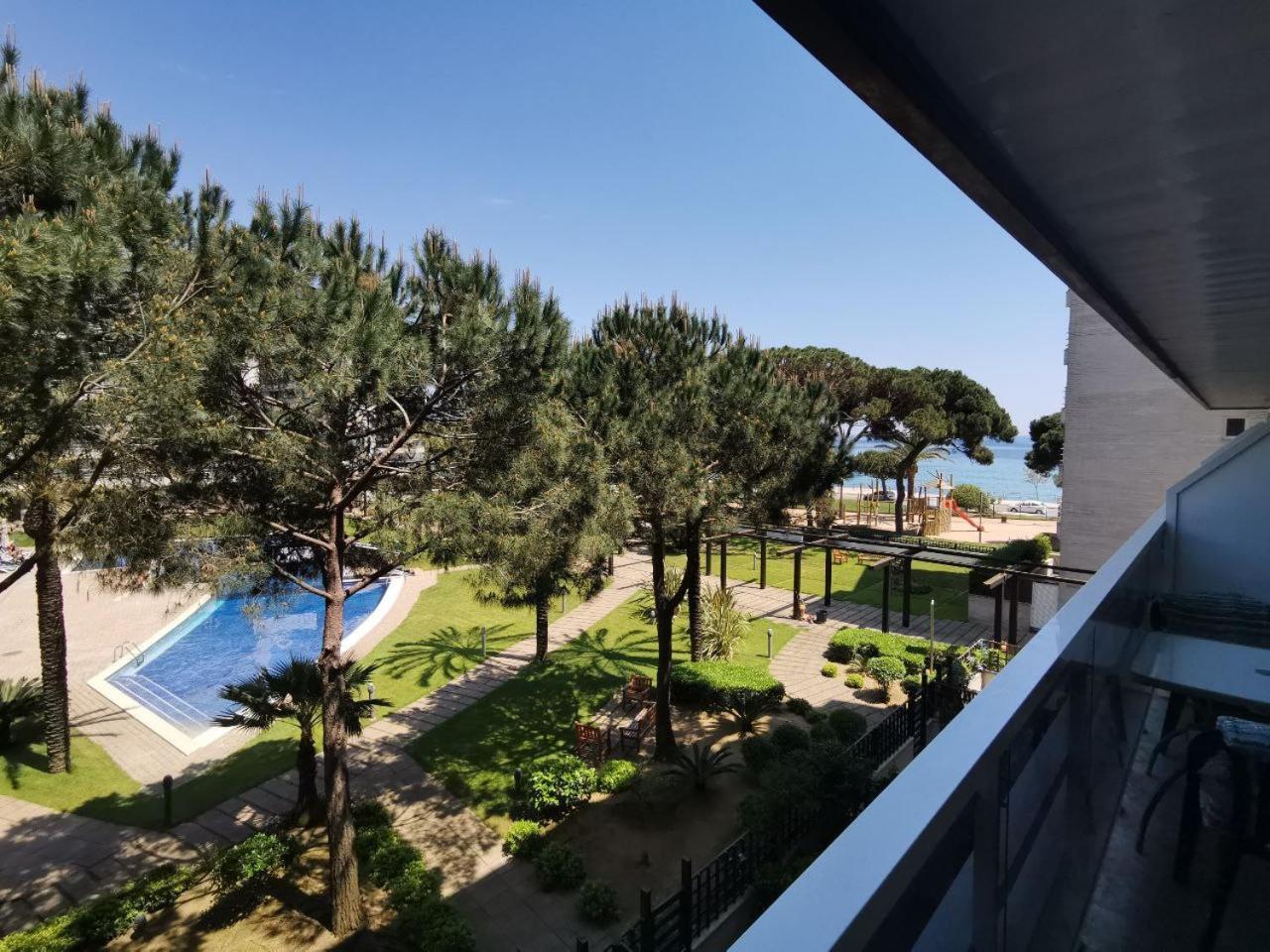 Apartment Near The Sea In Бланес Экстерьер фото
